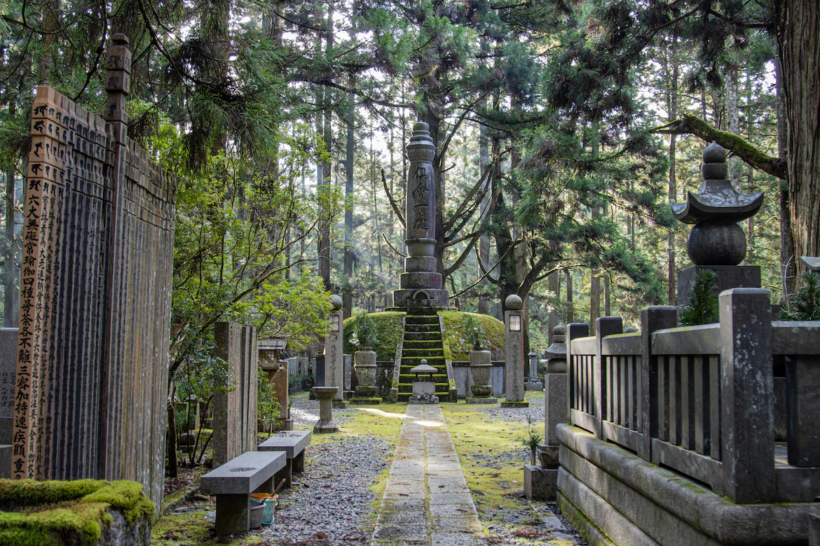 Featured image of post Wakayama: Where Japan Goes to Walk Toward the Sacred